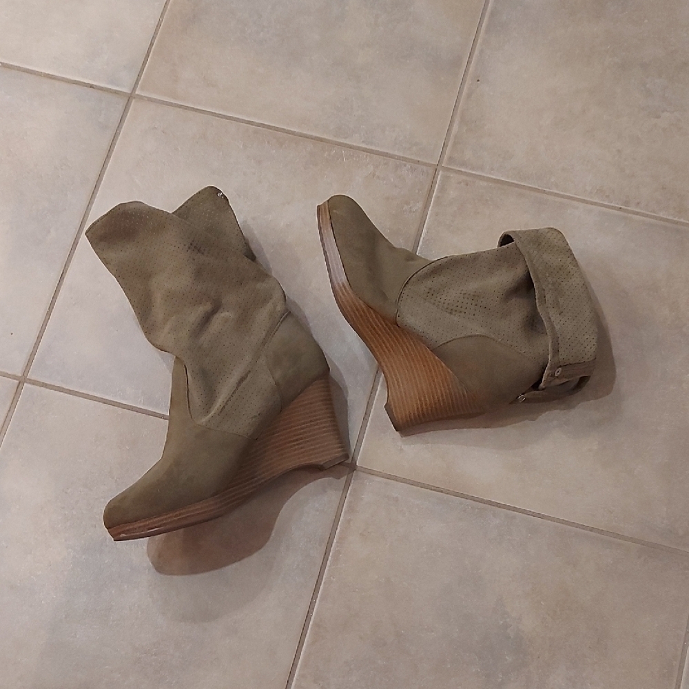 Deadstock Vintage Olive Suede Heeled Boots